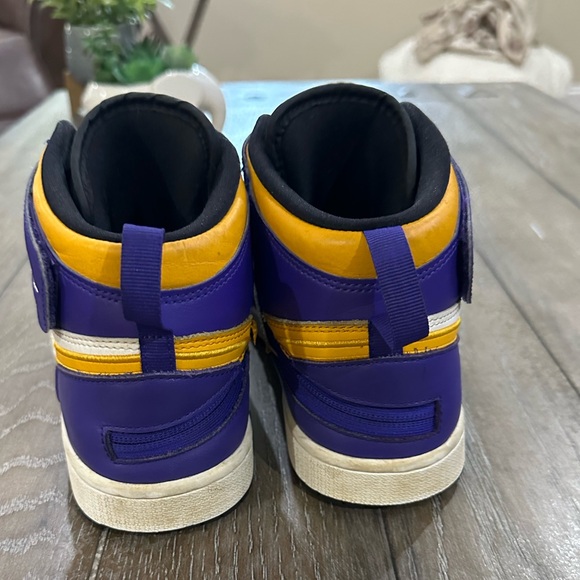 Jordon 1 High Fly Ease Shoes - Picture 7 of 16